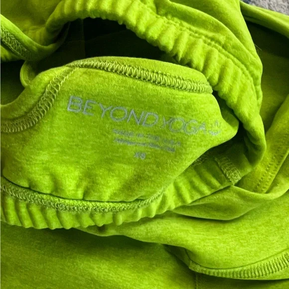 Beyond yoga Bra and Shorts Set - Picture 4 of 4